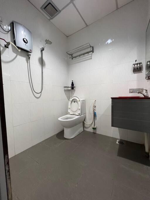 M Guest House2 Muar Exterior photo