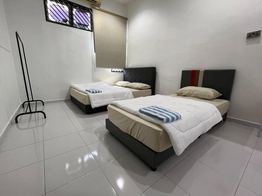 M Guest House2 Muar Exterior photo