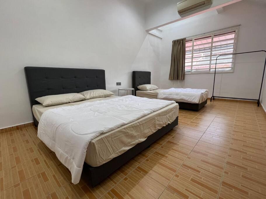M Guest House2 Muar Exterior photo