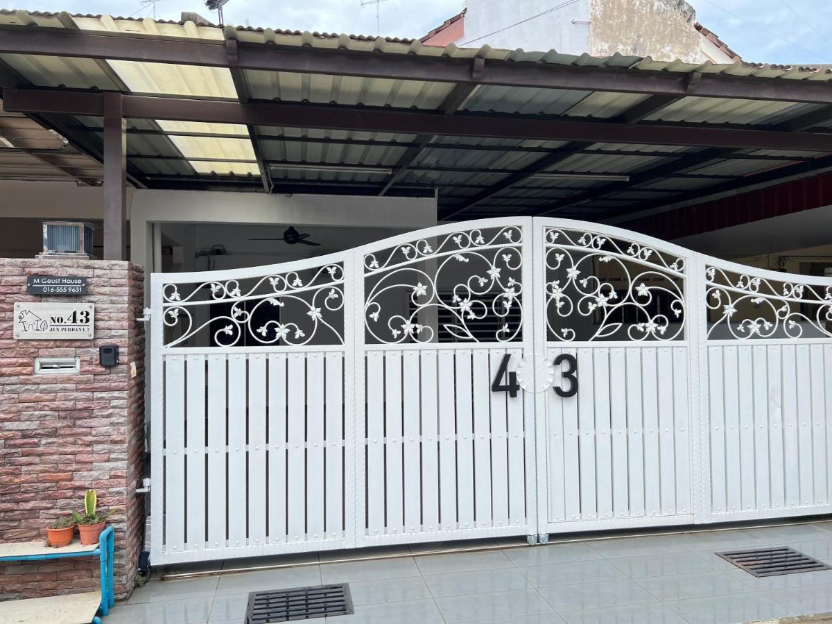 M Guest House2 Muar Exterior photo
